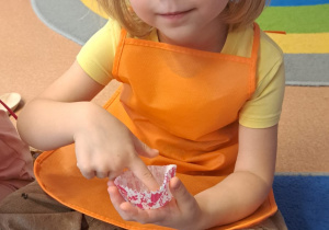 "Gdy Ci smutno, gdy Ci źle, pączek rozweseli Cię!" - Tłusty czwartek w grupie IX