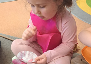 "Gdy Ci smutno, gdy Ci źle, pączek rozweseli Cię!" - Tłusty czwartek w grupie IX