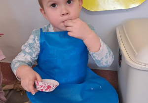 "Gdy Ci smutno, gdy Ci źle, pączek rozweseli Cię!" - Tłusty czwartek w grupie IX