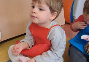 "Gdy Ci smutno, gdy Ci źle, pączek rozweseli Cię!" - Tłusty czwartek w grupie IX