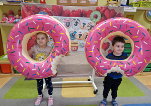 Dzisiaj pączki i pączusie, wypinają swoje brzusie … Tłusty Czwartek w grupie X