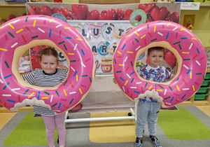 Dzisiaj pączki i pączusie, wypinają swoje brzusie … Tłusty Czwartek w grupie X