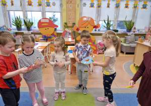 Dzisiaj pączki i pączusie, wypinają swoje brzusie … Tłusty Czwartek w grupie X