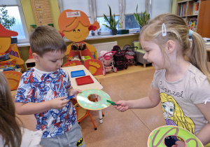 Dzisiaj pączki i pączusie, wypinają swoje brzusie … Tłusty Czwartek w grupie X
