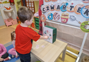 Dzisiaj pączki i pączusie, wypinają swoje brzusie … Tłusty Czwartek w grupie X