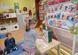 Dzisiaj pączki i pączusie, wypinają swoje brzusie … Tłusty Czwartek w grupie X