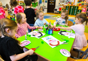 „Małe pączki, duże pączki…” - Tłusty Czwartek w gr. XII