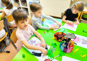 „Małe pączki, duże pączki…” - Tłusty Czwartek w gr. XII