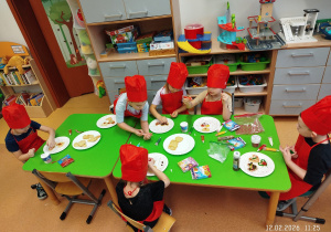 „Małe pączki, duże pączki…” - Tłusty Czwartek w gr. XII