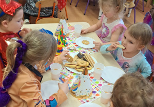 "Czas na bal!" - Walentynkowy Bal Karnawałowy, grupa IX