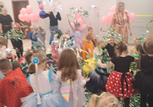 "Czas na bal!" - Walentynkowy Bal Karnawałowy, grupa IX