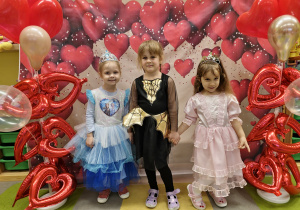 Maski, stroje i korony – dziś karnawał wymarzony … walentynkowo-karnawałowy bal – Grupa X .