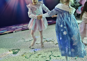 Maski, stroje i korony – dziś karnawał wymarzony … walentynkowo-karnawałowy bal – Grupa X .