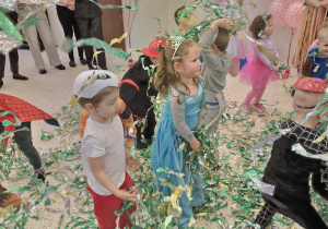 Maski, stroje i korony – dziś karnawał wymarzony … walentynkowo-karnawałowy bal – Grupa X .