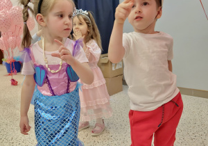 Maski, stroje i korony – dziś karnawał wymarzony … walentynkowo-karnawałowy bal – Grupa X .