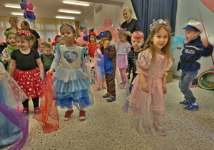 Maski, stroje i korony – dziś karnawał wymarzony … walentynkowo-karnawałowy bal – Grupa X .