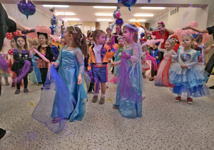 Maski, stroje i korony – dziś karnawał wymarzony … walentynkowo-karnawałowy bal – Grupa X .