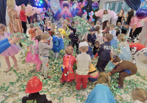 Maski, stroje i korony – dziś karnawał wymarzony … walentynkowo-karnawałowy bal – Grupa X .