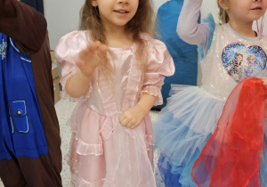 Maski, stroje i korony – dziś karnawał wymarzony … walentynkowo-karnawałowy bal – Grupa X .