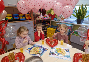 Maski, stroje i korony – dziś karnawał wymarzony … walentynkowo-karnawałowy bal – Grupa X .