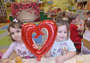 Maski, stroje i korony – dziś karnawał wymarzony … walentynkowo-karnawałowy bal – Grupa X .