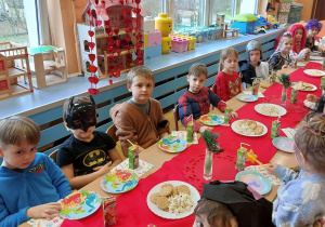 Bal karnawałowo – walentynkowy w grupie V.