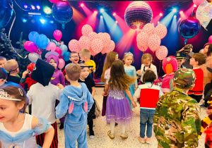 "Roztańczony karnawał" - bal w gr. XI