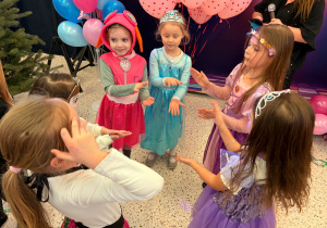 "Roztańczony karnawał" - bal w gr. XI