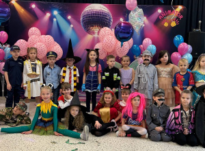 "Tańcz i skacz, ile chcesz, dziś Karnawał przecież jest"- bal w grupie VI