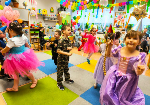 "Niech żyje bal!"- walentynkowy bal karnawałowy w gr. XII