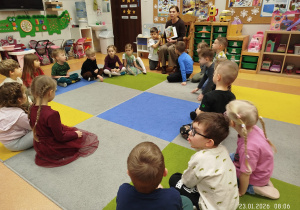 „Czytanie łączy pokolenia”- projekt czytelniczy w gr. XII