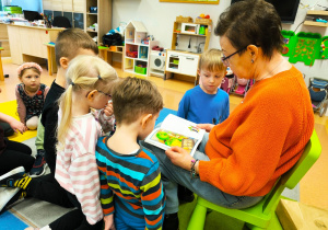 „Czytanie łączy pokolenia”- projekt czytelniczy w gr. XII