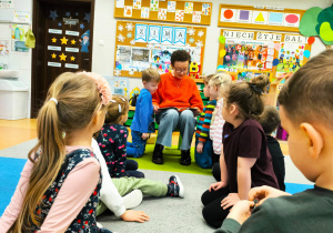 „Czytanie łączy pokolenia”- projekt czytelniczy w gr. XII