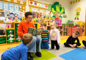 „Czytanie łączy pokolenia”- projekt czytelniczy w gr. XII