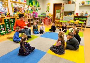 „Czytanie łączy pokolenia”- projekt czytelniczy w gr. XII