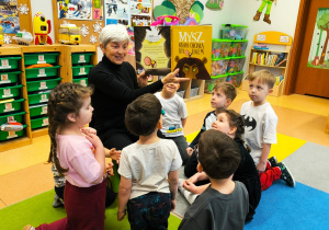 „Czytanie łączy pokolenia”- projekt czytelniczy w gr. XII