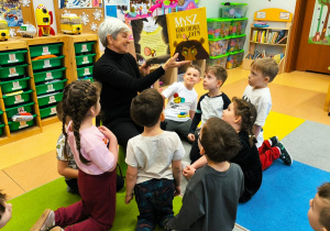 „Czytanie łączy pokolenia”- projekt czytelniczy w gr. XII