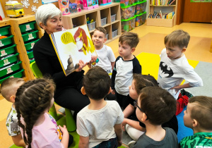 „Czytanie łączy pokolenia”- projekt czytelniczy w gr. XII