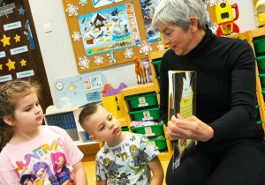 „Czytanie łączy pokolenia”- projekt czytelniczy w gr. XII