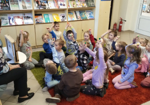 W bibliotece gościliśmy – wielki świat książek odkryliśmy - grupa X.