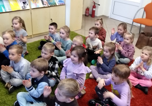 W bibliotece gościliśmy – wielki świat książek odkryliśmy - grupa X.