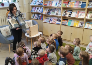 W bibliotece gościliśmy – wielki świat książek odkryliśmy - grupa X.