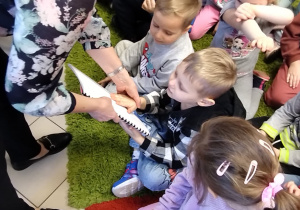 W bibliotece gościliśmy – wielki świat książek odkryliśmy - grupa X.