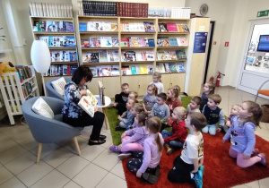 W bibliotece gościliśmy – wielki świat książek odkryliśmy - grupa X.