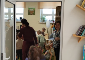 W bibliotece gościliśmy – wielki świat książek odkryliśmy - grupa X.