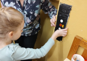 W bibliotece gościliśmy – wielki świat książek odkryliśmy - grupa X.