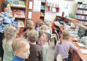 W bibliotece gościliśmy – wielki świat książek odkryliśmy - grupa X.