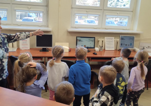 W bibliotece gościliśmy – wielki świat książek odkryliśmy - grupa X.