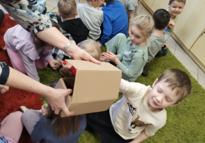 W bibliotece gościliśmy – wielki świat książek odkryliśmy - grupa X.