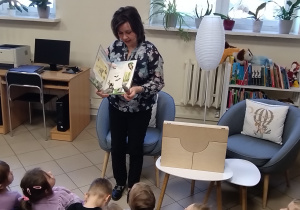 W bibliotece gościliśmy – wielki świat książek odkryliśmy - grupa X.